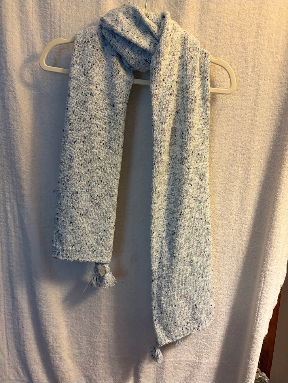 Cozy Light Gray Speckled Knit Scarf with Tassels
